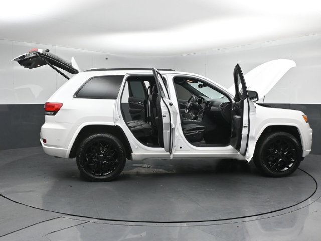 Used 2020 Jeep Grand Cherokee Overland AWD/4WD image 61