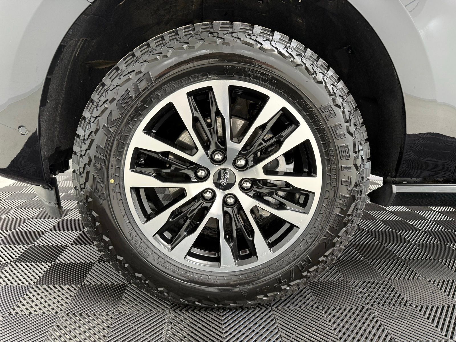 Used 2025 Ford Expedition Platinum AWD/4WD image 12