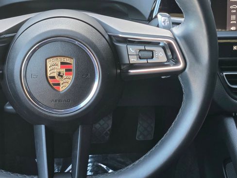 Certified 2025 Porsche Macan AWD/4WD image 17