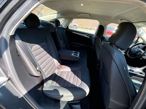 Used 2020 Ford Fusion SE FWD image 25