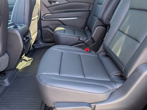 New 2026 Chevrolet Traverse LT image 7