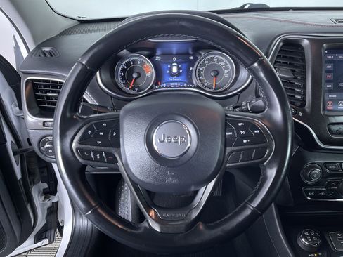 Used 2019 Jeep Cherokee Trailhawk image 16