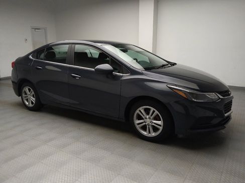 Used 2018 Chevrolet Cruze LT FWD image 11