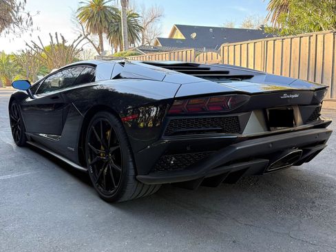 Used 2017 Lamborghini Aventador S image 9