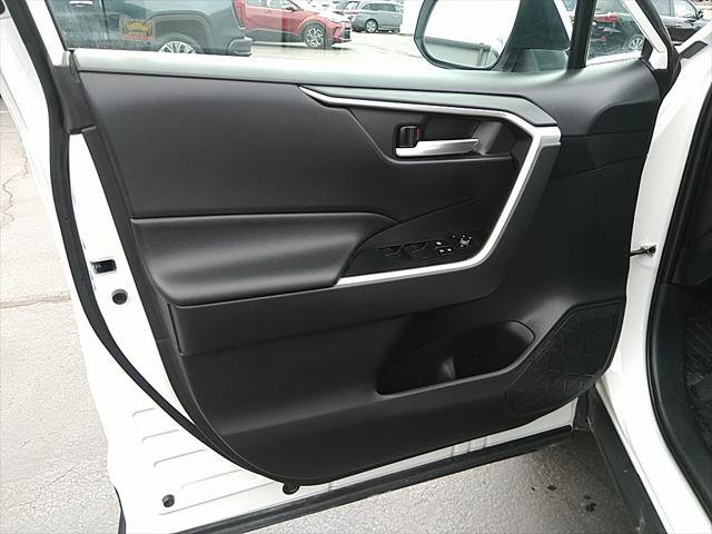 Certified 2019 Toyota RAV4 XLE w/ Convenience Package AWD/4WD image 17