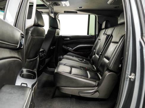 Used 2019 Chevrolet Suburban LT RWD image 11
