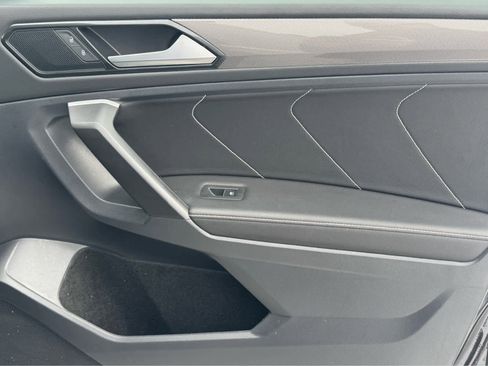 Certified 2024 Volkswagen Tiguan SE image 21