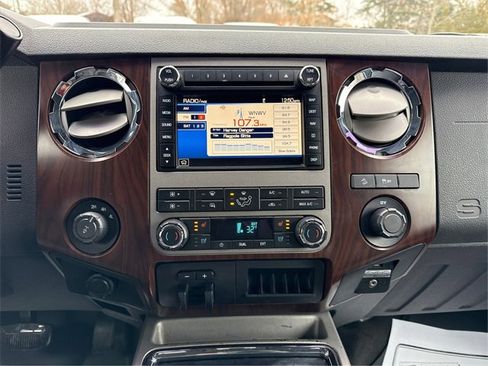 Used 2011 Ford F250 Lariat w/ Lariat Interior Pkg image 15