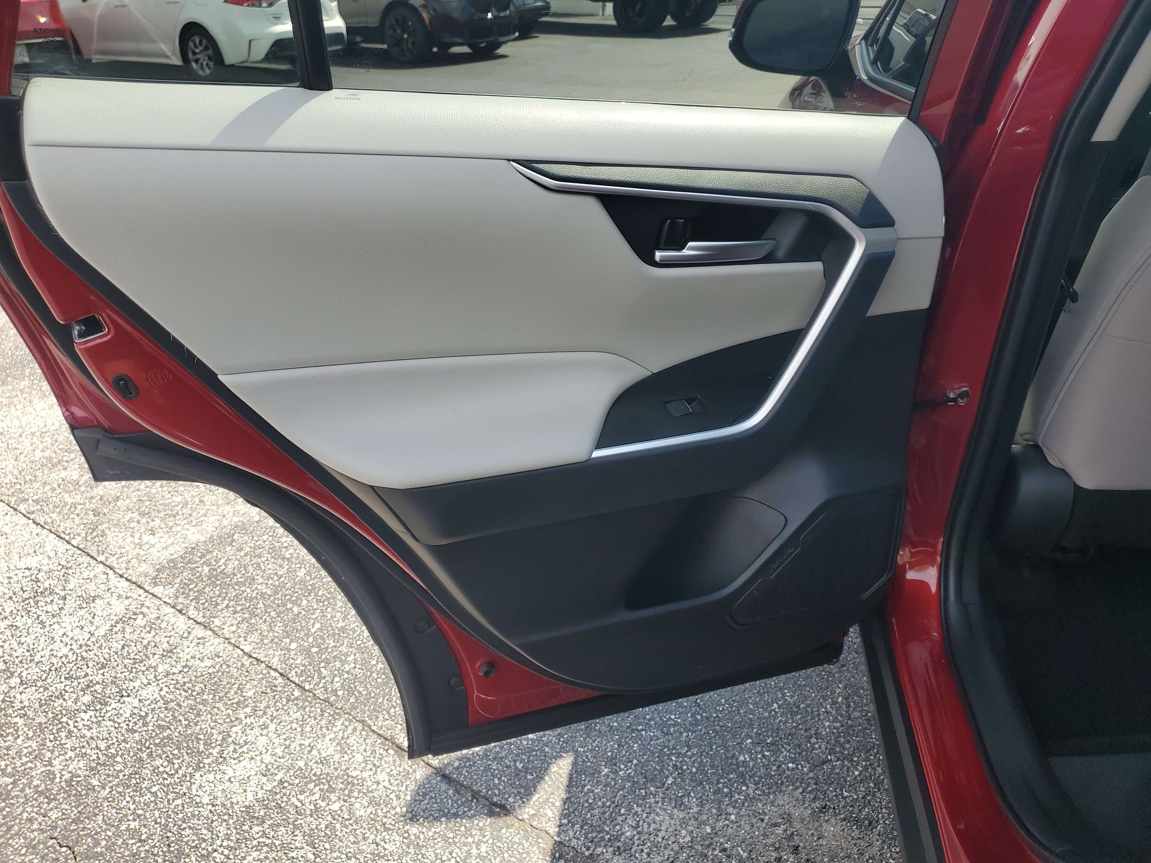 Used 2025 Toyota RAV4 XLE w/ Convenience Package FWD image 15