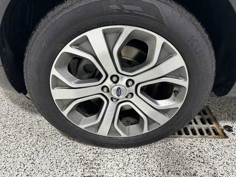 Used 2018 Ford Explorer Platinum image 25