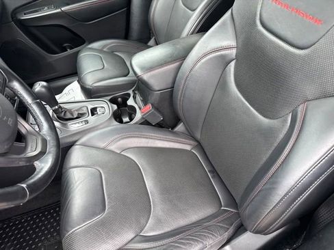 Used 2020 Jeep Cherokee Trailhawk AWD/4WD image 14