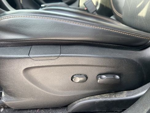 Used 2019 Chevrolet Trax LT w/ LT Convenience Package image 6