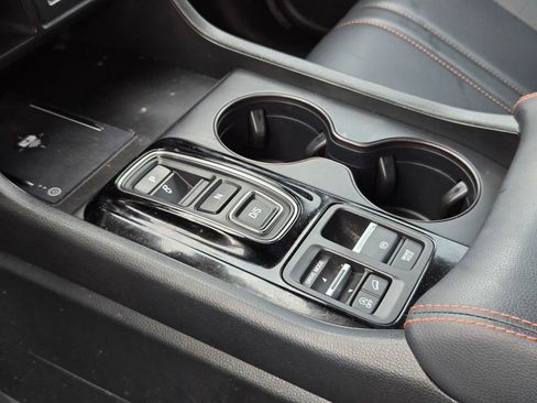 Used 2025 Honda Pilot TrailSport image 11