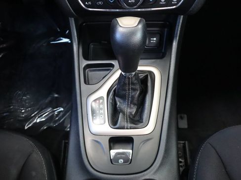 Used 2015 Jeep Cherokee Latitude w/ Comfort/Convenience Group FWD image 36