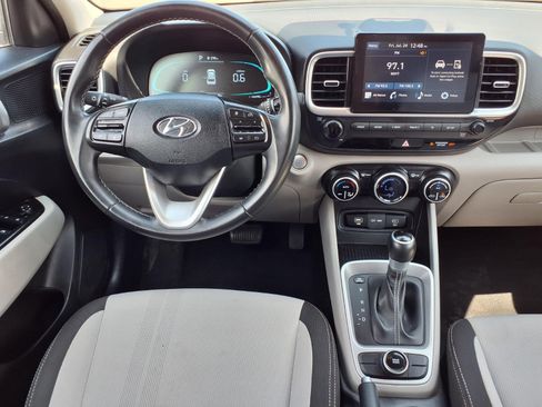 Used 2025 Hyundai Venue SEL FWD image 5