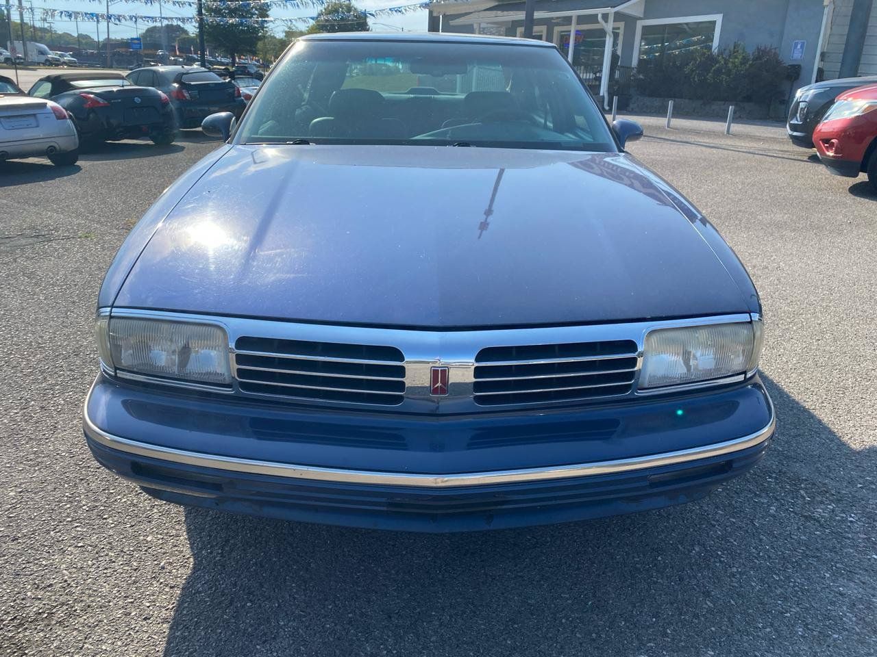 Used 1995 Oldsmobile Ninety-Eight Regency Elite FWD image 2