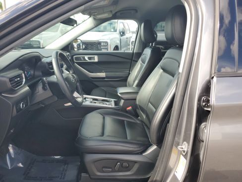 Used 2023 Ford Explorer XLT w/ Equipment Group 202A image 10