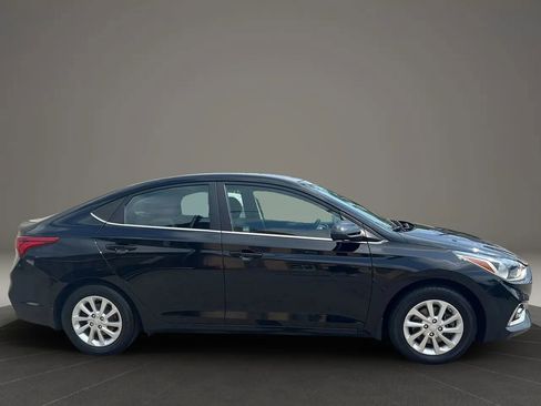 Used 2022 Hyundai Accent SEL image 4