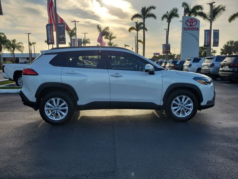 Used 2024 Toyota Corolla Cross LE image 13