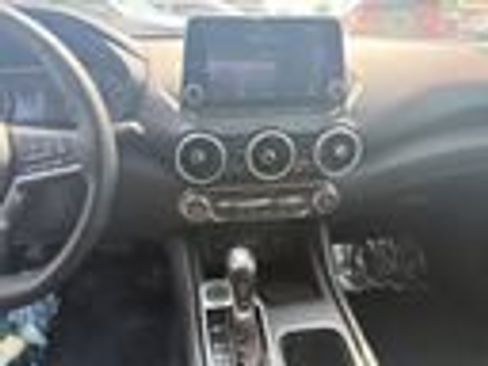 Used 2025 Nissan Sentra SR FWD image 9