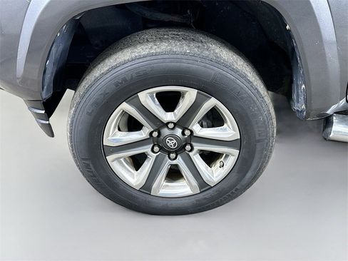 Used 2017 Toyota Tacoma Limited image 8
