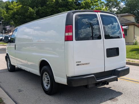 Used 2011 Chevrolet Express 3500 Extended RWD image 6
