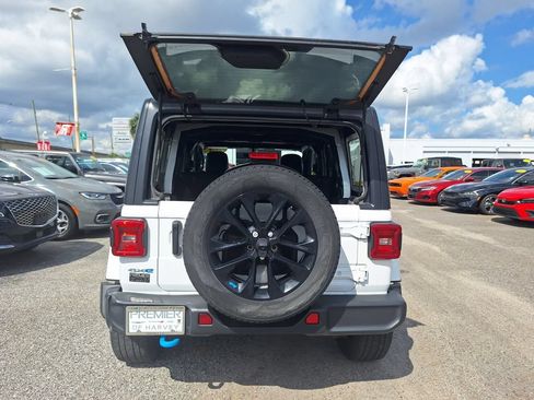 Used 2023 Jeep Wrangler Unlimited Sahara w/ Cold Weather Group AWD/4WD image 26