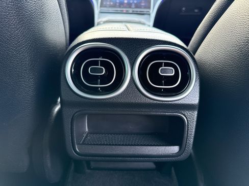 Used 2023 Mercedes-Benz C 300 4MATIC Sedan image 31