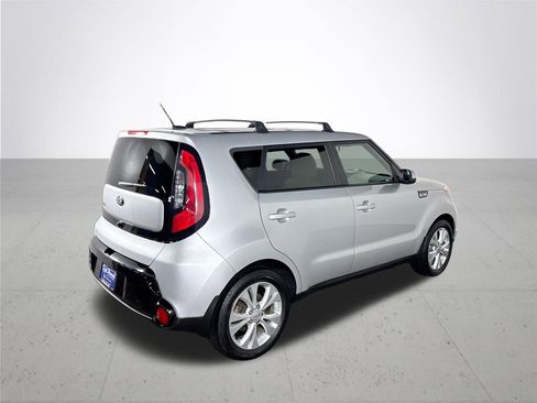Used 2016 Kia Soul + FWD image 6
