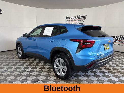 Used 2025 Chevrolet Trax LS image 7