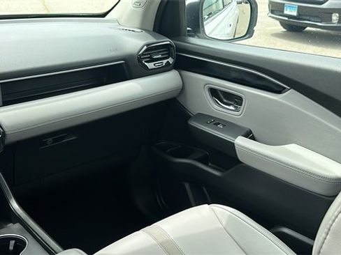 Used 2025 Honda Pilot Touring image 27