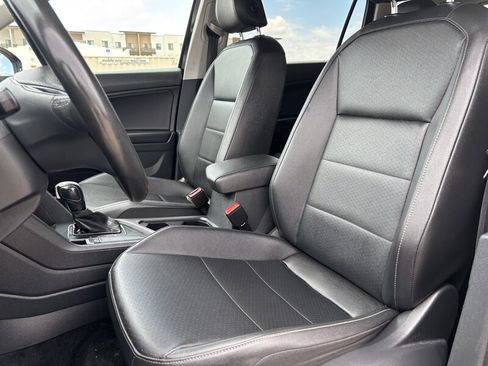 Used 2020 Volkswagen Tiguan SE image 16