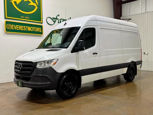 Used 2025 Mercedes-Benz Sprinter 2500 image 3