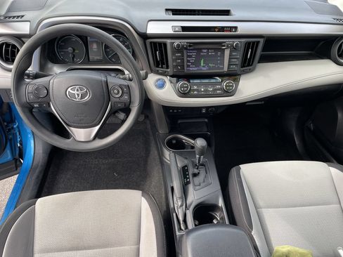Used 2018 Toyota RAV4 LE AWD/4WD image 15