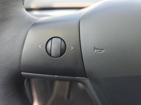 Used 2024 Tesla Model Y Long Range image 17