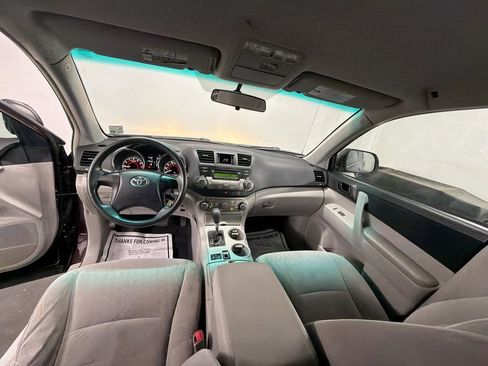Used 2012 Toyota Highlander FWD image 17