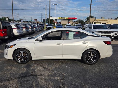 Used 2024 Nissan Sentra SV FWD image 4