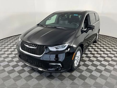 New 2026 Chrysler Pacifica Select image 2