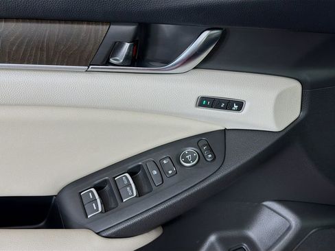 Used 2018 Honda Accord Touring image 22