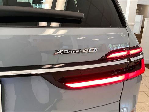 Used 2023 BMW X7 xDrive40i w/ M Sport Package AWD/4WD image 9