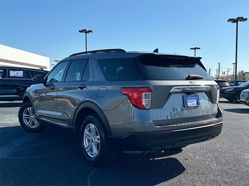 Used 2022 Ford Explorer XLT image 6