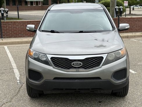 Used 2012 Kia Sorento LX w/ Third Row Pkg image 5