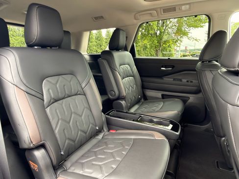 New 2026 Nissan Pathfinder Platinum FWD image 20