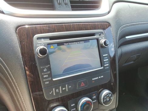 Used 2015 Chevrolet Traverse LT w/ Style and Technology Package FWD image 16
