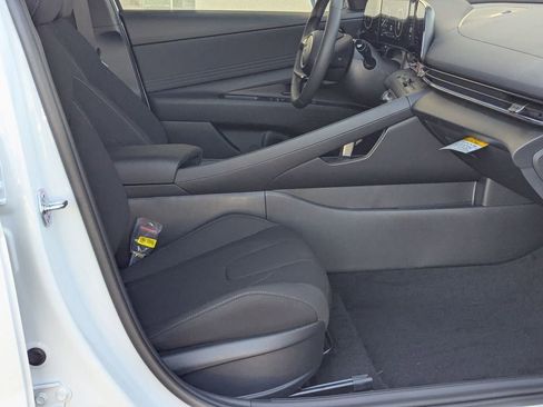 New 2025 Hyundai Elantra SEL image 30