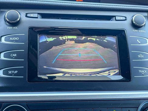 Used 2015 Toyota Highlander LE FWD image 25