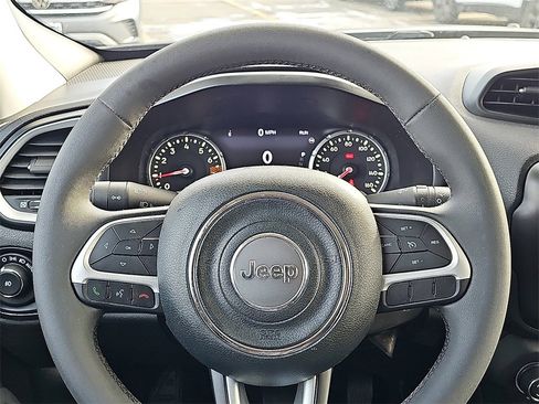 Used 2021 Jeep Renegade Latitude image 19