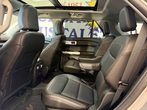 Used 2023 Ford Explorer Limited w/ Limited Technology Package image 18