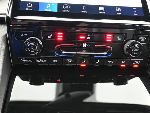 Used 2024 Jeep Grand Cherokee Limited w/ Black Appearance Package image 25