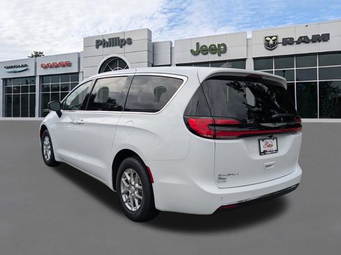 New 2026 Chrysler Pacifica Select FWD image 5